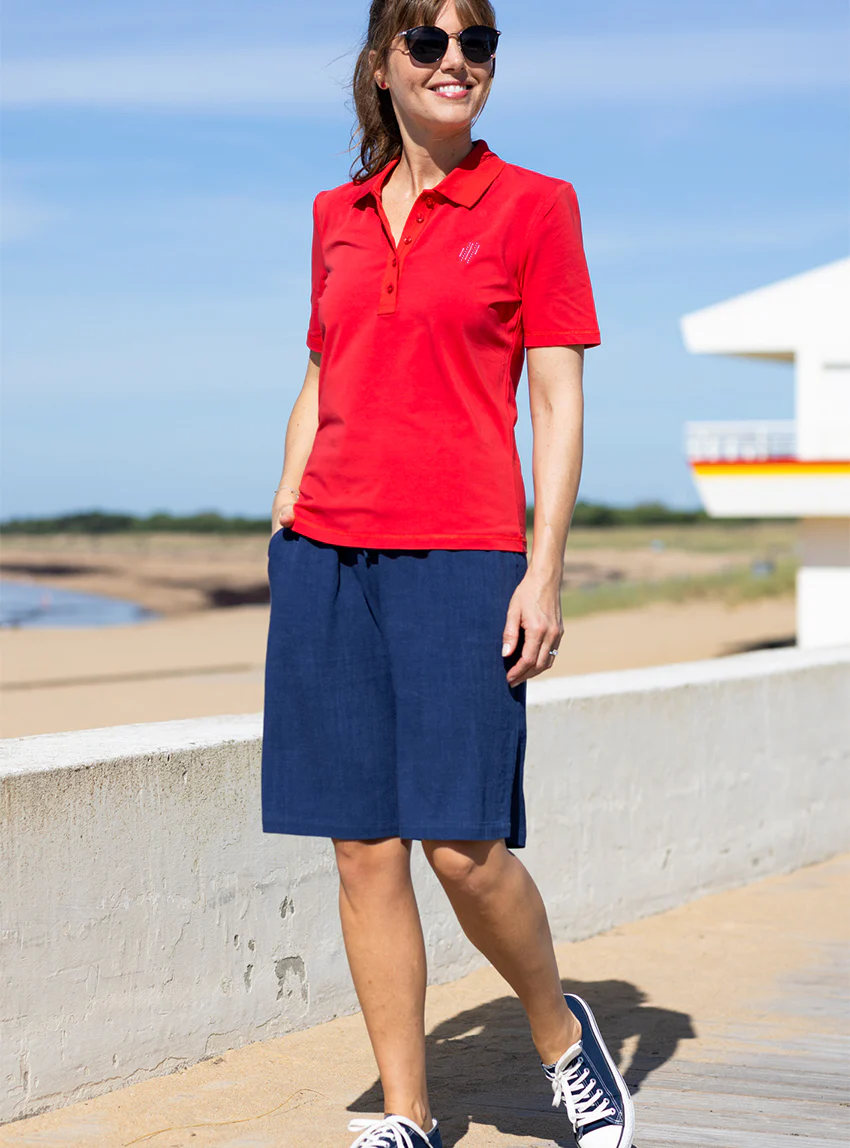 Bermuda femme fluide en lin bleu marine – Image 3