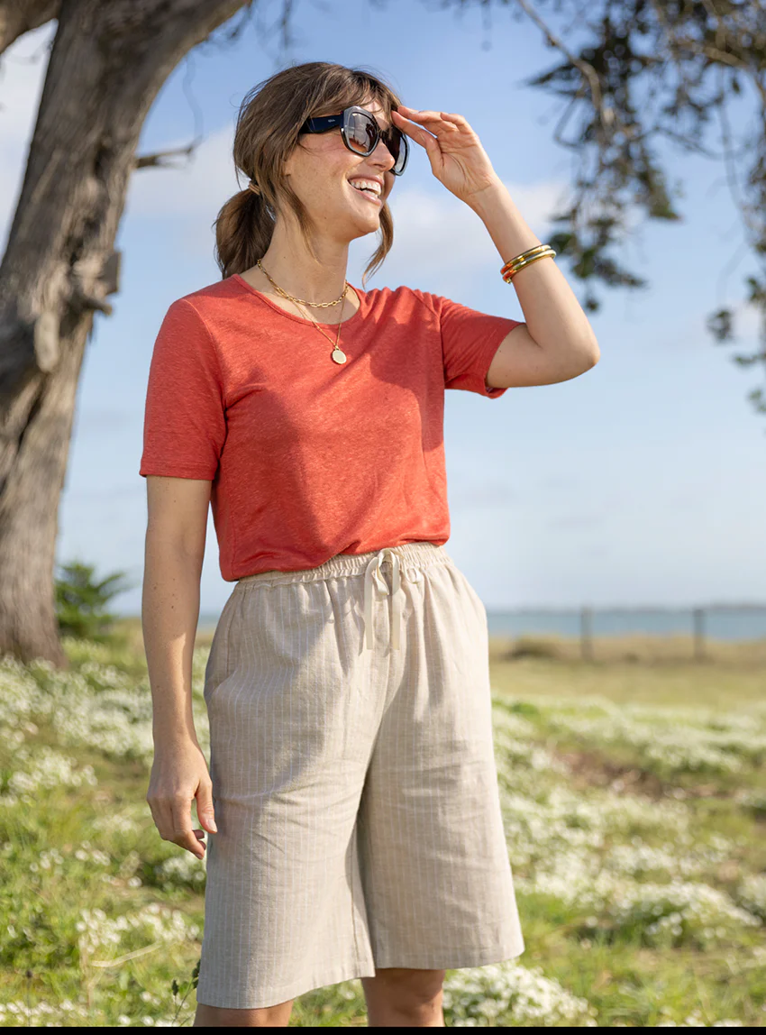 Bermuda femme en coton et lin beige – Image 2